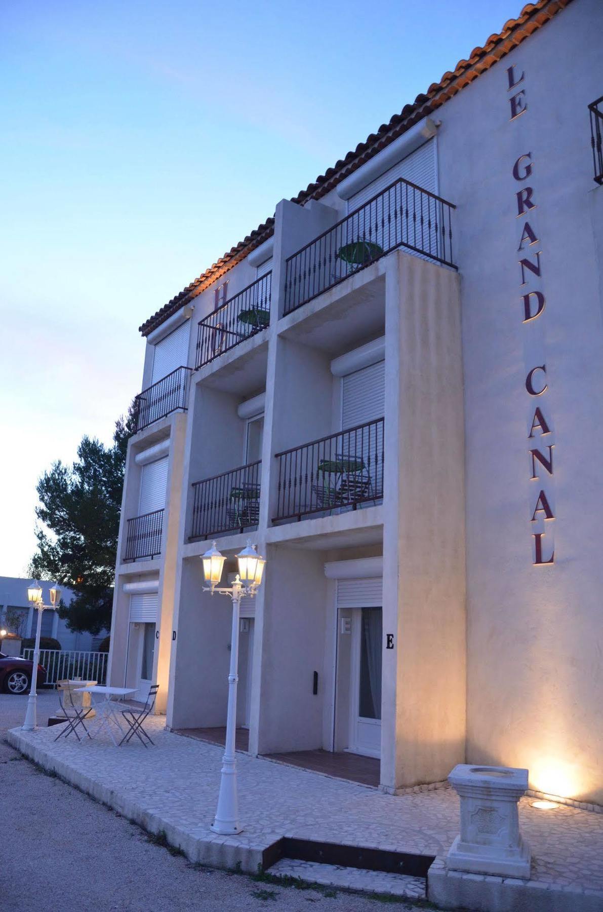 Le Grand Canal Martigues Exterior photo